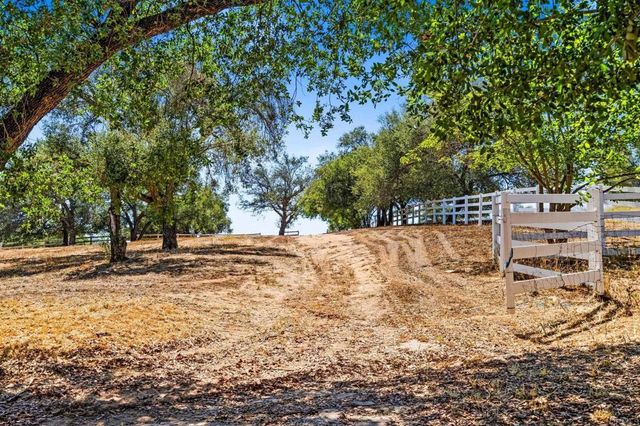13511 Hilldale Road, Valley Center, CA 92082