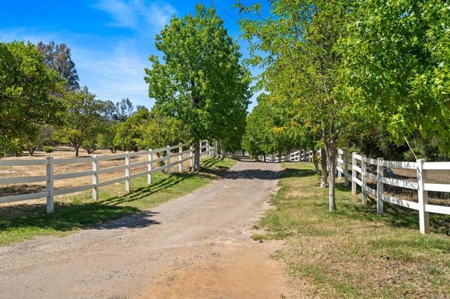 13511 Hilldale Road, Valley Center, CA 92082