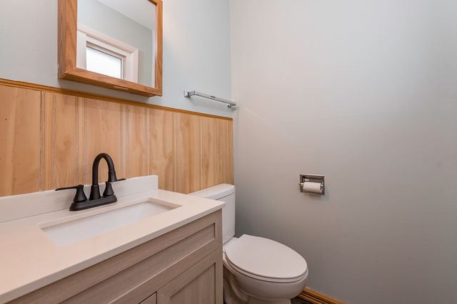2625 Varonen Avenue, Waukegan, IL 60087