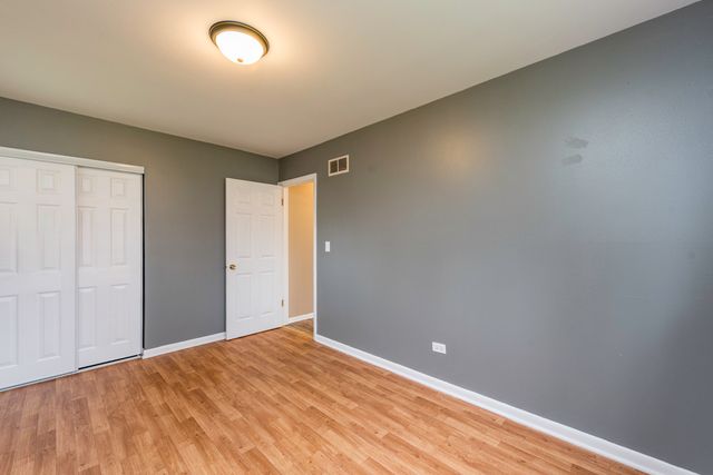 2625 Varonen Avenue, Waukegan, IL 60087