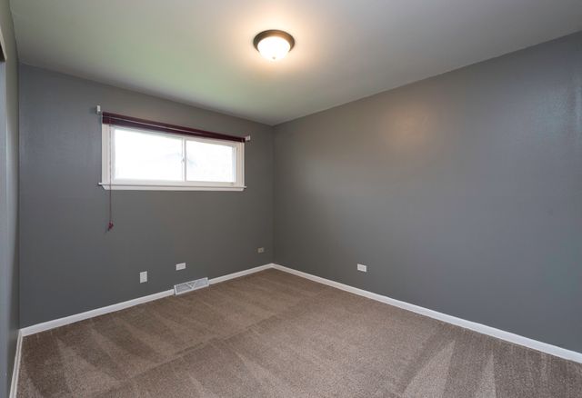 2625 Varonen Avenue, Waukegan, IL 60087