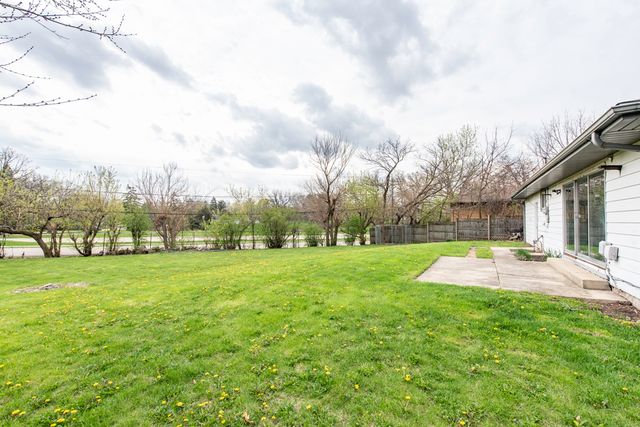 2625 Varonen Avenue, Waukegan, IL 60087