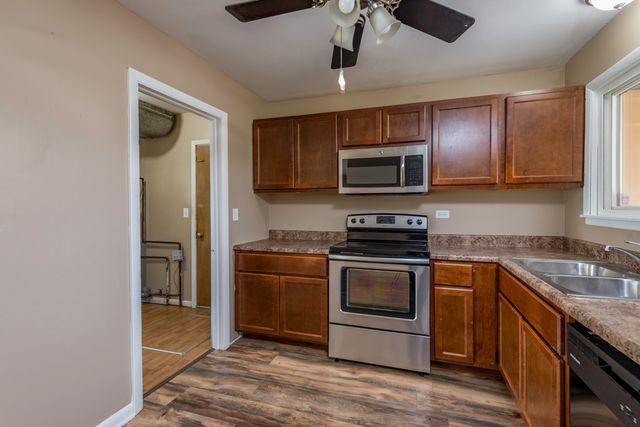 2625 Varonen Avenue, Waukegan, IL 60087
