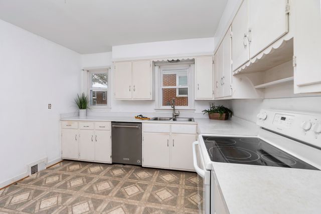 507 GAYMONT PL, Staunton, VA 24401