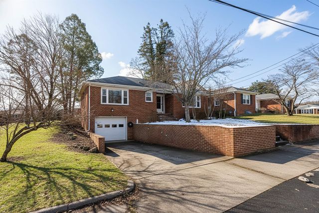 507 GAYMONT PL, Staunton, VA 24401