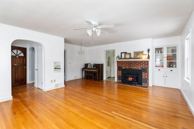 507 GAYMONT PL, Staunton, VA 24401