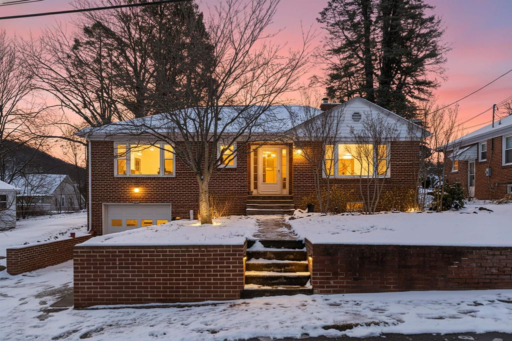 507 GAYMONT PL, Staunton, VA 24401