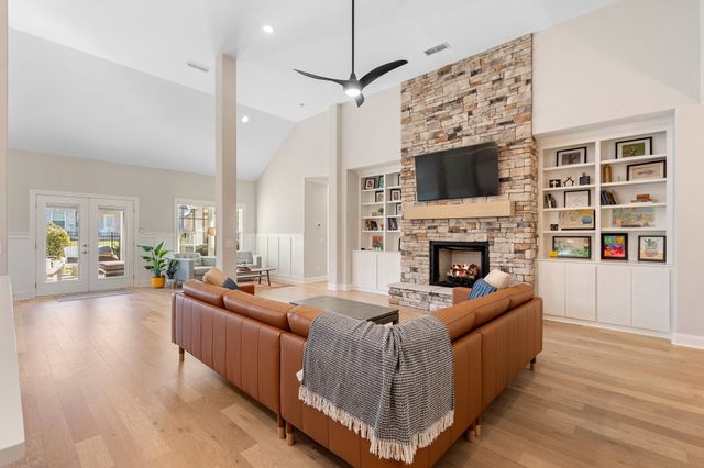 2209 Winterdale Dr, Murfreesboro, TN 37128