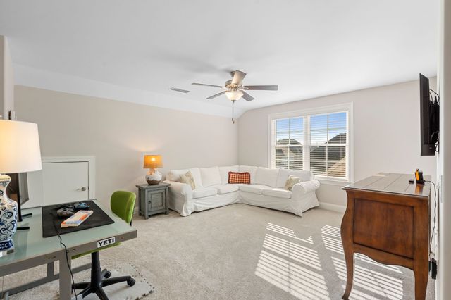 2209 Winterdale Dr, Murfreesboro, TN 37128