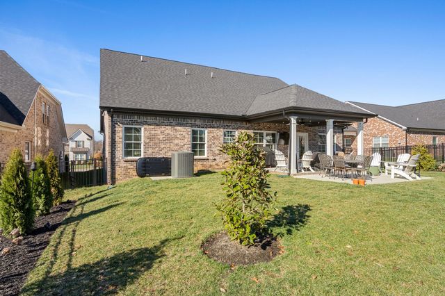 2209 Winterdale Dr, Murfreesboro, TN 37128