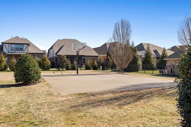2209 Winterdale Dr, Murfreesboro, TN 37128
