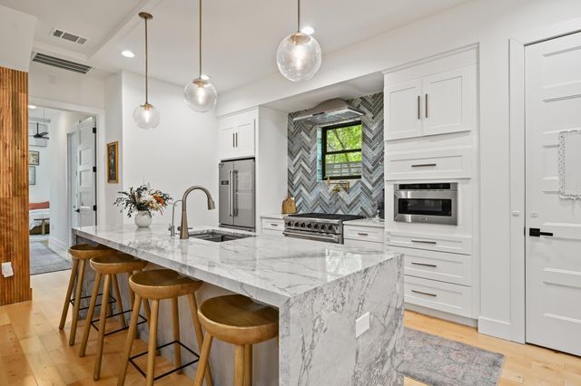 7810 Hardy DR, Austin, TX 78757