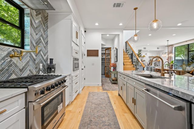 7810 Hardy DR, Austin, TX 78757