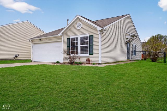 1166 Kenwood Drive, Greenwood, IN 46143