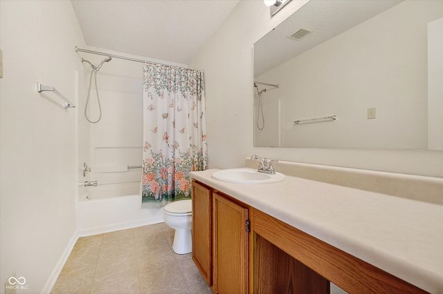 1166 Kenwood Drive, Greenwood, IN 46143