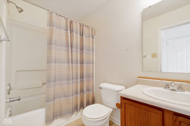 1166 Kenwood Drive, Greenwood, IN 46143