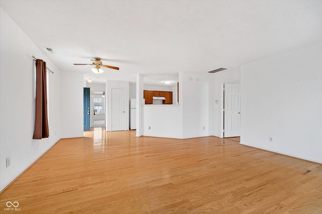 1166 Kenwood Drive, Greenwood, IN 46143