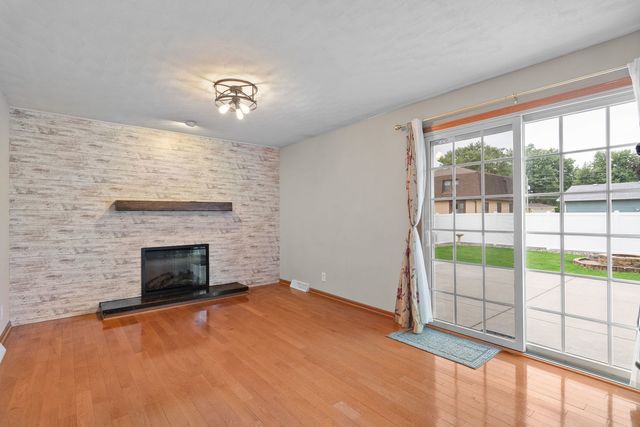 8520 18TH Street W, Rock Island, IL 61201