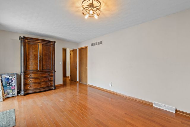 8520 18TH Street W, Rock Island, IL 61201