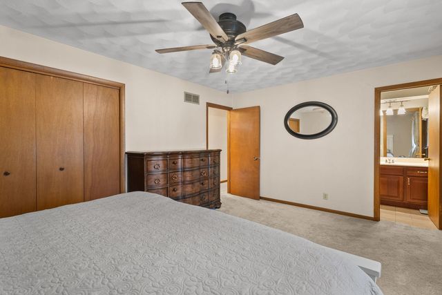 8520 18TH Street W, Rock Island, IL 61201