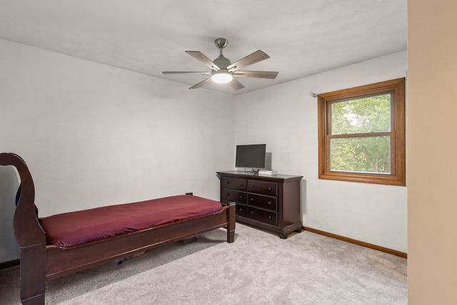 8520 18TH Street W, Rock Island, IL 61201