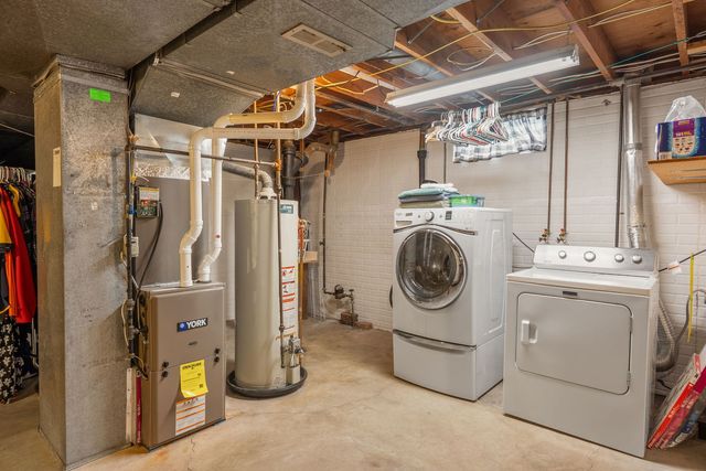8520 18TH Street W, Rock Island, IL 61201