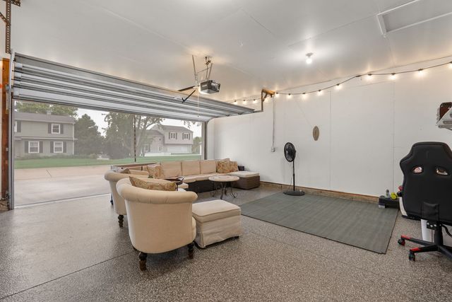 8520 18TH Street W, Rock Island, IL 61201