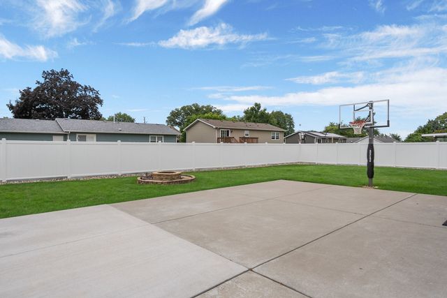 8520 18TH Street W, Rock Island, IL 61201