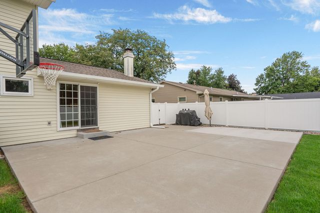 8520 18TH Street W, Rock Island, IL 61201