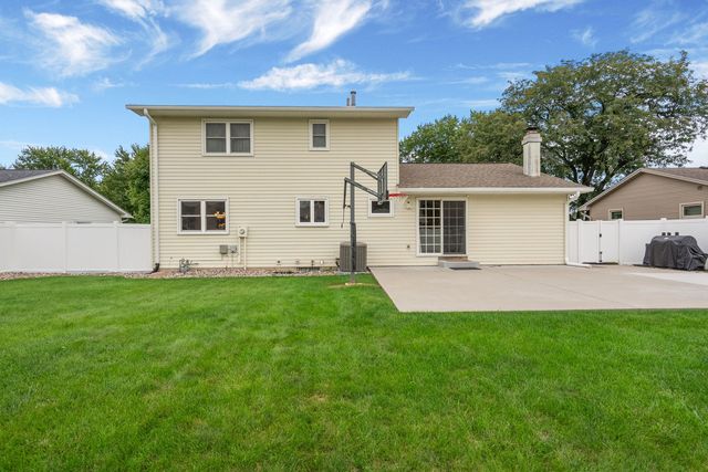 8520 18TH Street W, Rock Island, IL 61201