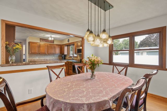 8520 18TH Street W, Rock Island, IL 61201
