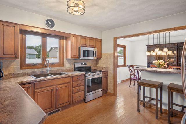 8520 18TH Street W, Rock Island, IL 61201