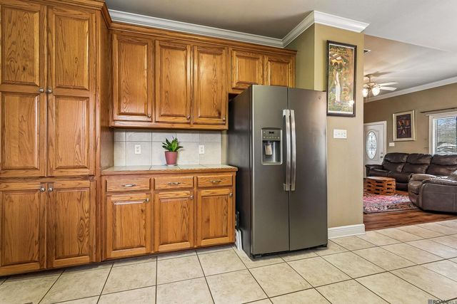 27020 Gaylord Rd, Walker, LA 70785