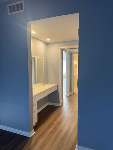 4320 Bellaire Drive S 102W, Fort Worth, TX 76109