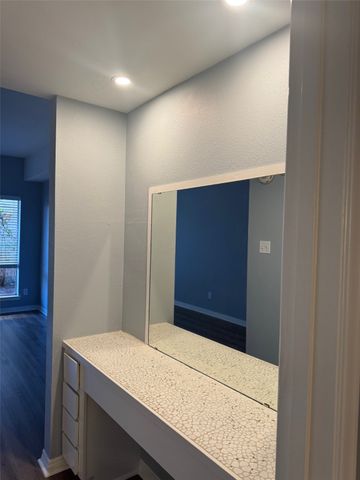 4320 Bellaire Drive S 102W, Fort Worth, TX 76109