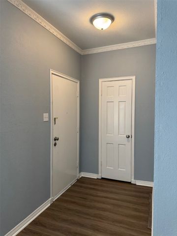 4320 Bellaire Drive S 102W, Fort Worth, TX 76109