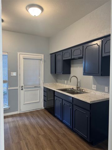 4320 Bellaire Drive S 102W, Fort Worth, TX 76109