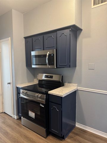 4320 Bellaire Drive S 102W, Fort Worth, TX 76109