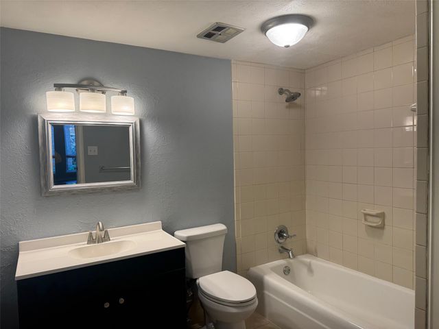 4320 Bellaire Drive S 102W, Fort Worth, TX 76109