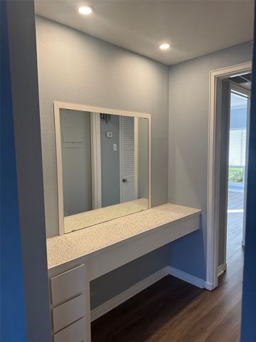 4320 Bellaire Drive S 102W, Fort Worth, TX 76109