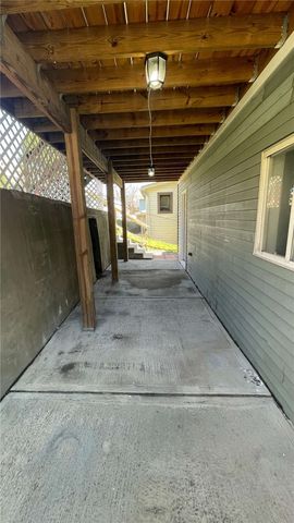 424 W 7th Ave 2, Tarentum, PA 15084
