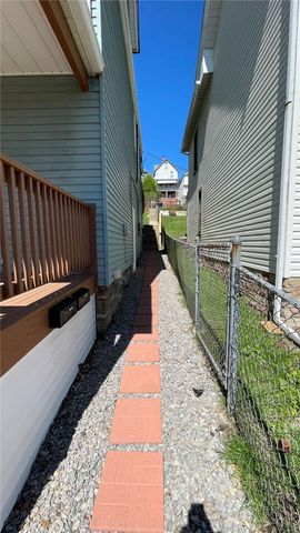 424 W 7th Ave 2, Tarentum, PA 15084