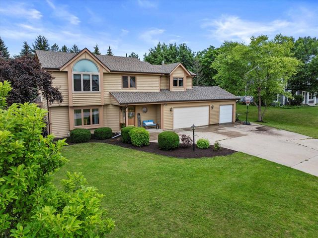 13785 W Maria DRIVE, New Berlin, WI 53151
