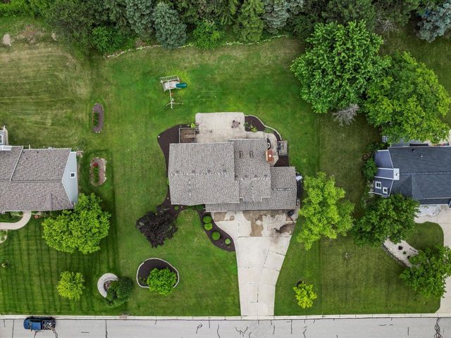 13785 W Maria DRIVE, New Berlin, WI 53151