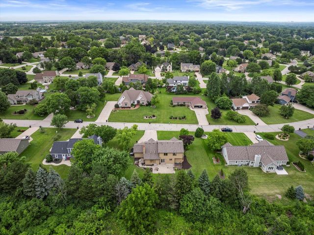13785 W Maria DRIVE, New Berlin, WI 53151