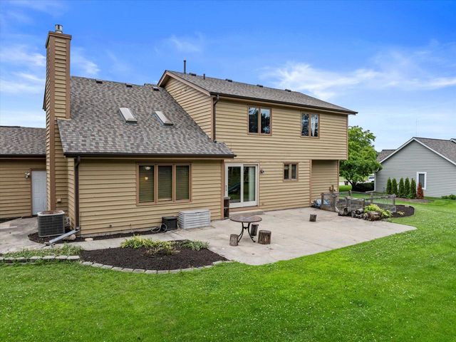 13785 W Maria DRIVE, New Berlin, WI 53151