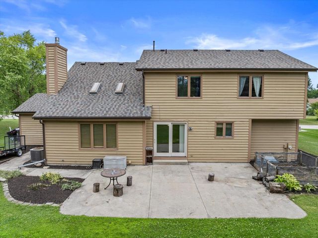 13785 W Maria DRIVE, New Berlin, WI 53151
