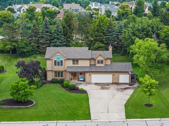 13785 W Maria DRIVE, New Berlin, WI 53151