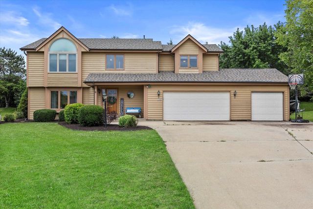 13785 W Maria DRIVE, New Berlin, WI 53151