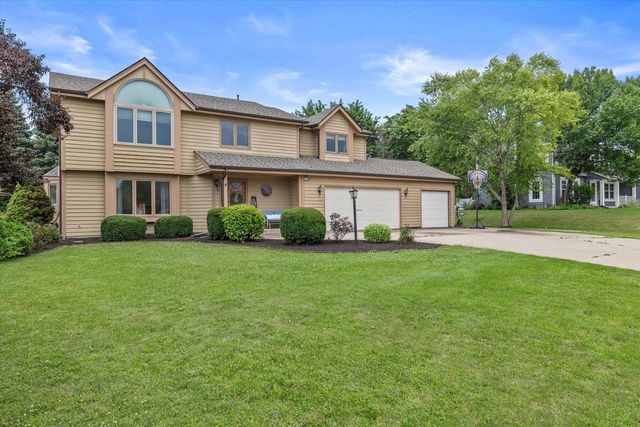 13785 W Maria DRIVE, New Berlin, WI 53151